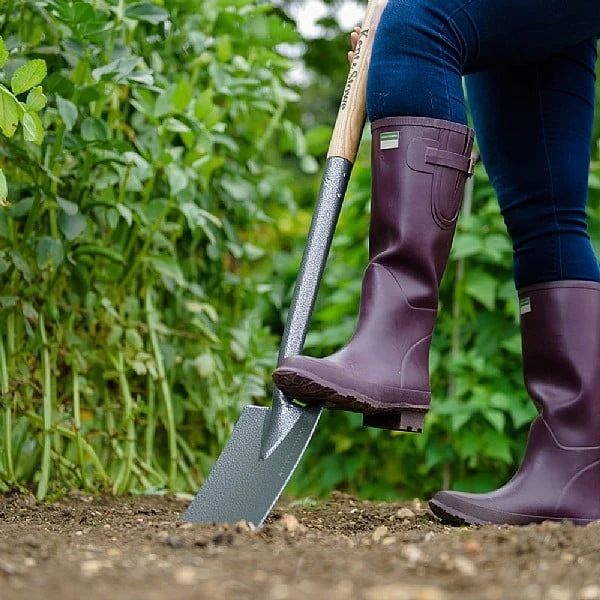 Kent & Stowe Carbon Steel Border Spade 4 Kent & Stowe Carbon Steel Border Spade - Image 2