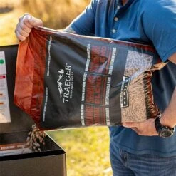 Traeger Signature Blend Pellets 9kg Bag -Greentide Garden Store 1105429 1