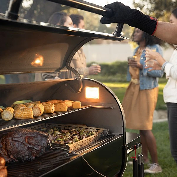 Weber Smoke Fire EPX6 Stealth Black Wood Pellet Grill 4 Weber Smoke Fire EPX6 Stealth Black Wood Pellet Grill - Image 2