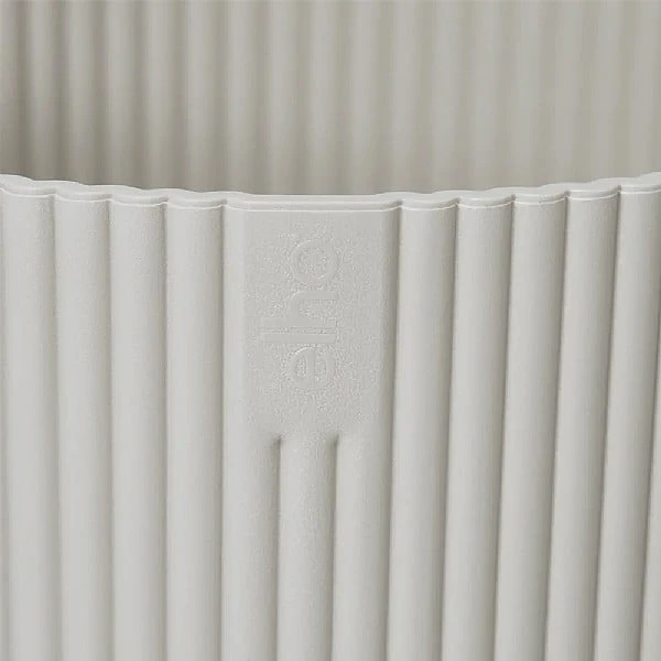 Elho Vibes Fold Round Planter 22cm Silky White 6 Elho Vibes Fold Round Planter 22cm Silky White - Image 4