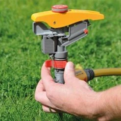 Hozelock Pulsating Sprinkler -Greentide Garden Store 882409 1