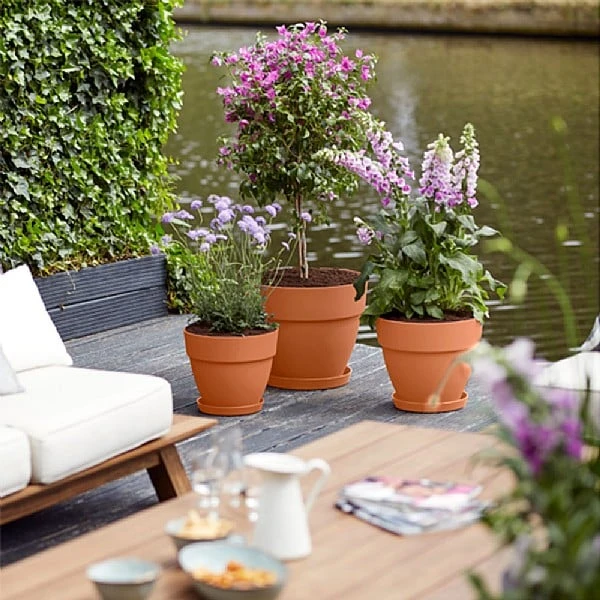 Elho Vibia Campana 35cm Round Planter (Various Colours) 3 Elho Vibia Campana 35cm Round Planter (Various Colours)