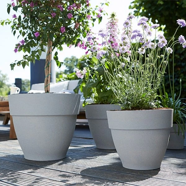 Elho Vibia Campana 35cm Round Planter (Various Colours) 7 Elho Vibia Campana 35cm Round Planter (Various Colours) - Image 5
